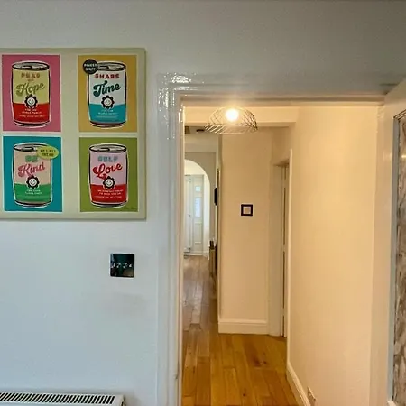 Large Contractor House - 6 Bedrooms - 10 Beds - Free Private Parking