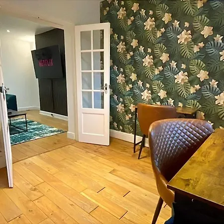 Large Contractor House - 6 Bedrooms - 10 Beds - Free Private Parking * Middlesbrough