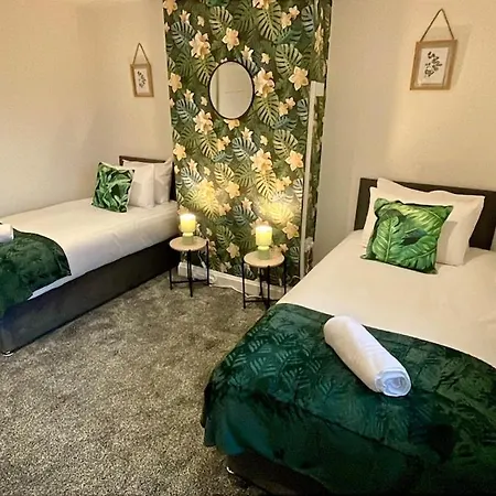 Casa de Férias Large Contractor House - 6 Bedrooms - 10 Beds - Free Private Parking Middlesbrough