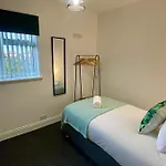 Large Contractor House - 6 Bedrooms - 10 Beds - Free Private Parking Tatil Evi Middlesbrough