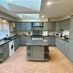 Large Contractor House - 6 Bedrooms - 10 Beds - Free Private Parking * Middlesbrough