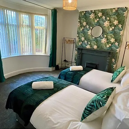 別荘 Large Contractor House - 6 Bedrooms - 10 Beds - Free Private Parking *