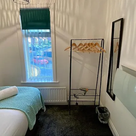 別荘 Large Contractor House - 6 Bedrooms - 10 Beds - Free Private Parking ミドルズブラ