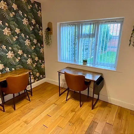 別荘 Large Contractor House - 6 Bedrooms - 10 Beds - Free Private Parking *