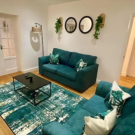 Large Contractor House - 6 Bedrooms - 10 Beds - Free Private Parking 別荘