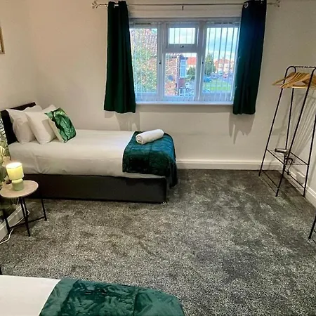 別荘 Large Contractor House - 6 Bedrooms - 10 Beds - Free Private Parking